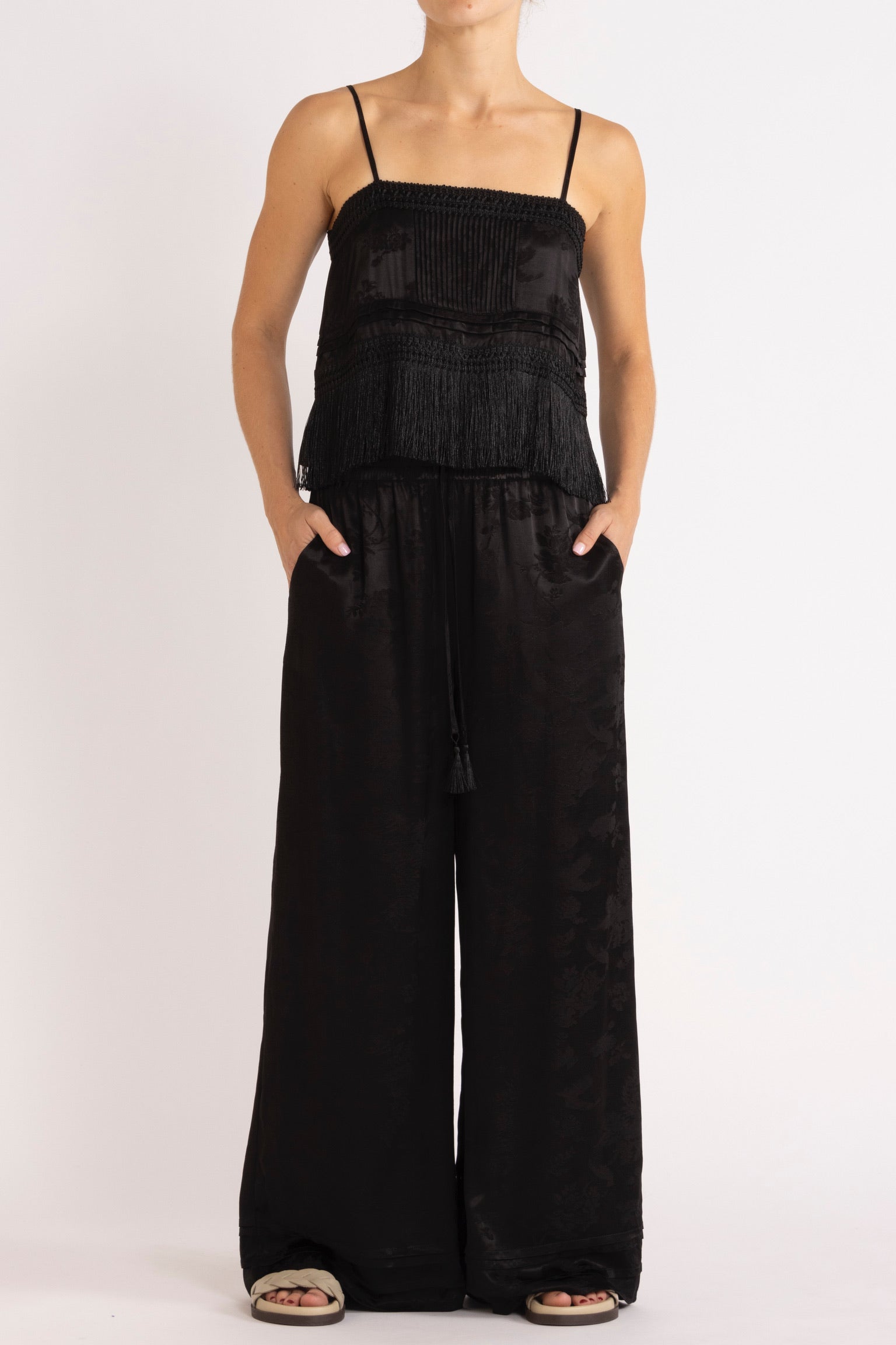 Ensemble - Gabrielle Cami, Gabrielle Pant & Lara Slide