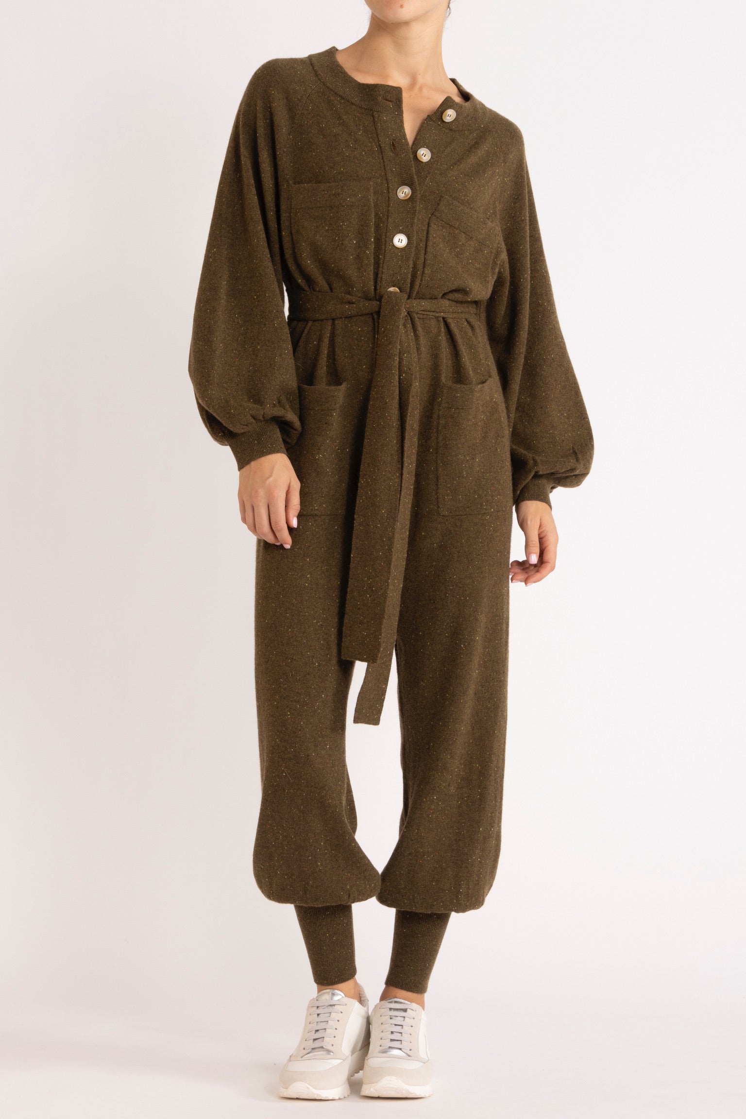 Ensemble - Forrest Jumpsuit & FLANNEL Sneaker
