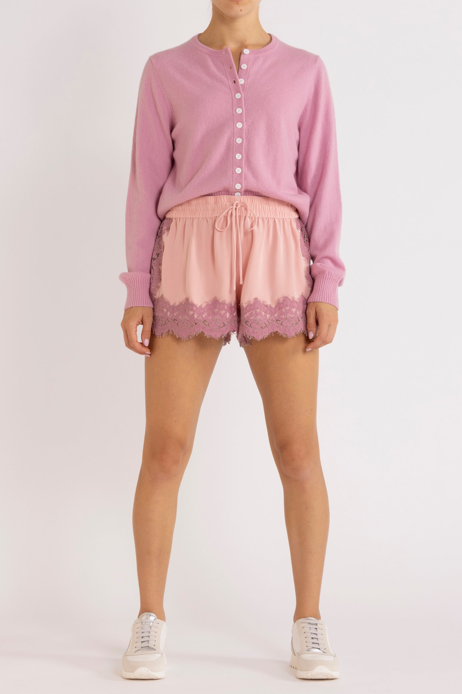 Ensemble - Cloud Cardigan, Nettie Short & FLANNEL Sneaker