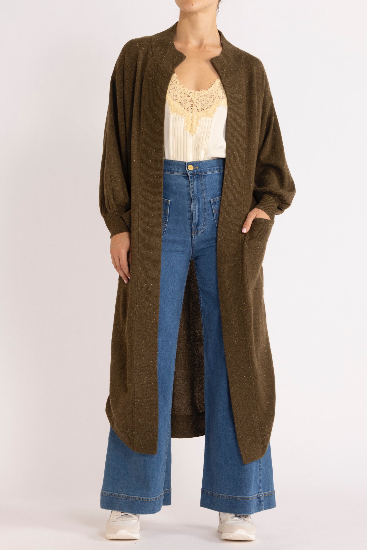 Ensemble - Forrest Longline Cardigan, Nettie Cami, Raven Jean & FLANNEL Sneaker