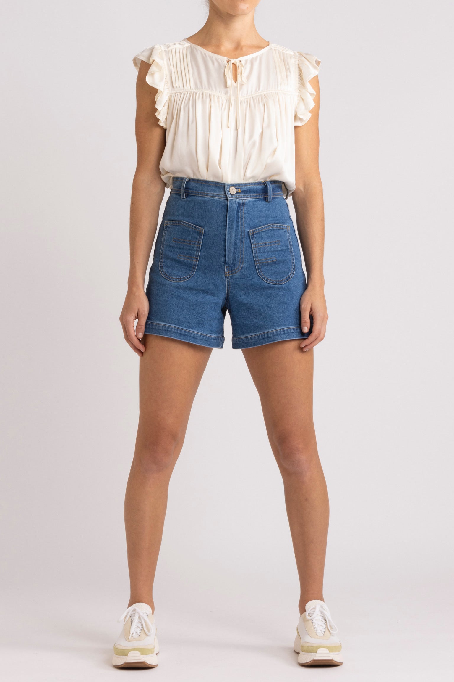 Ensemble - Dell Top, Raven Short & Tully Sneaker